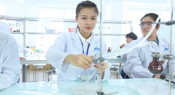 Giải đáp: Học Dược sau này làm gì? Có dễ xin việc không?