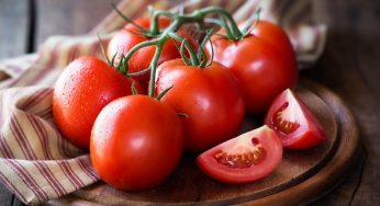 Cà chua ăn sống có những công dụng gì? Lưu ý khi dùng